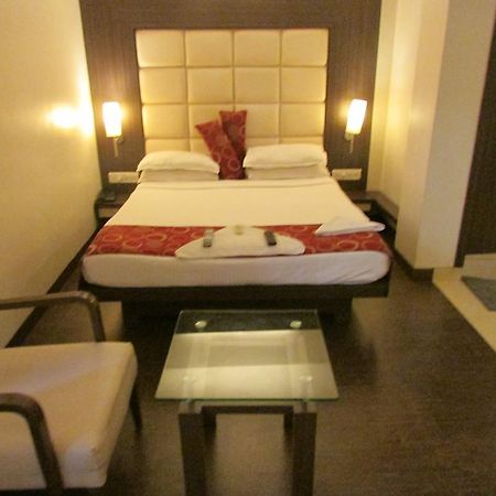 Hotel Mourya Residency Thane Eksteriør billede