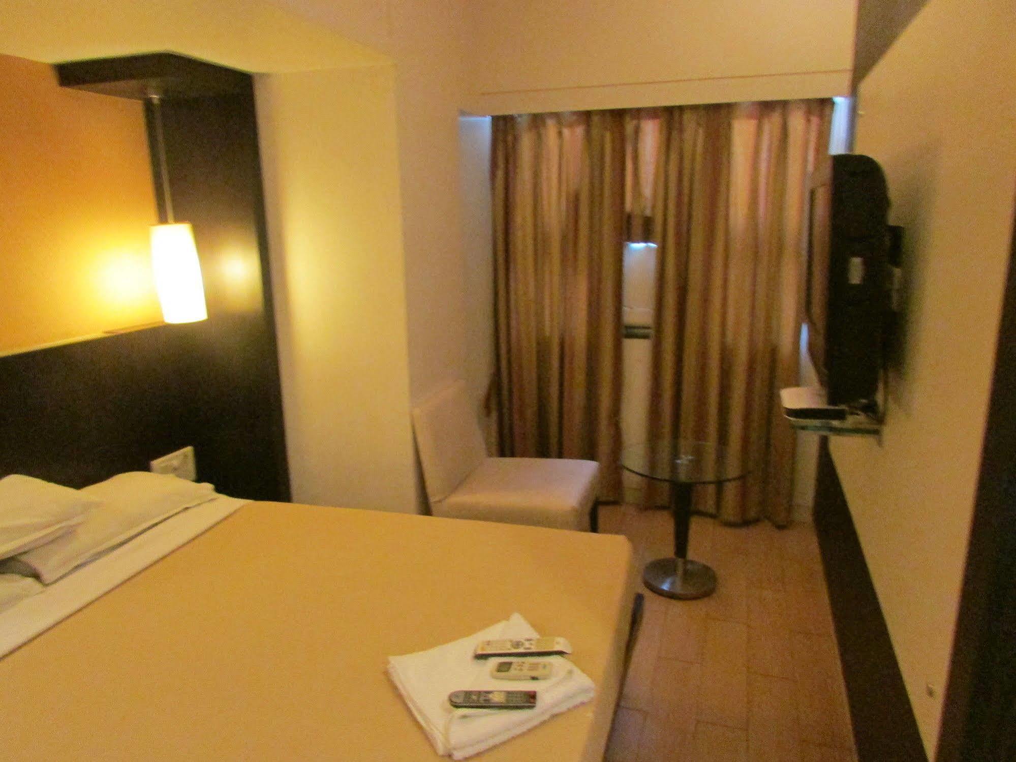 Hotel Mourya Residency Thane Eksteriør billede