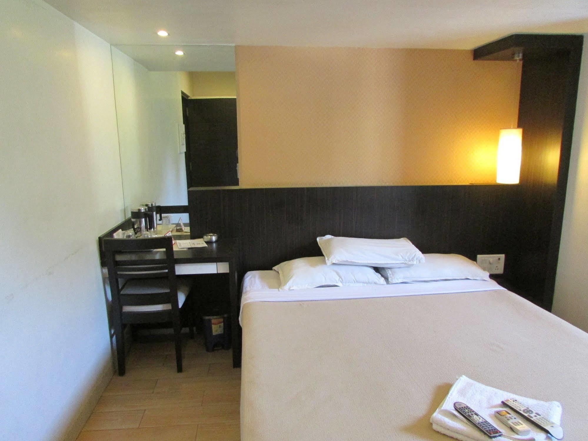 Hotel Mourya Residency Thane Eksteriør billede