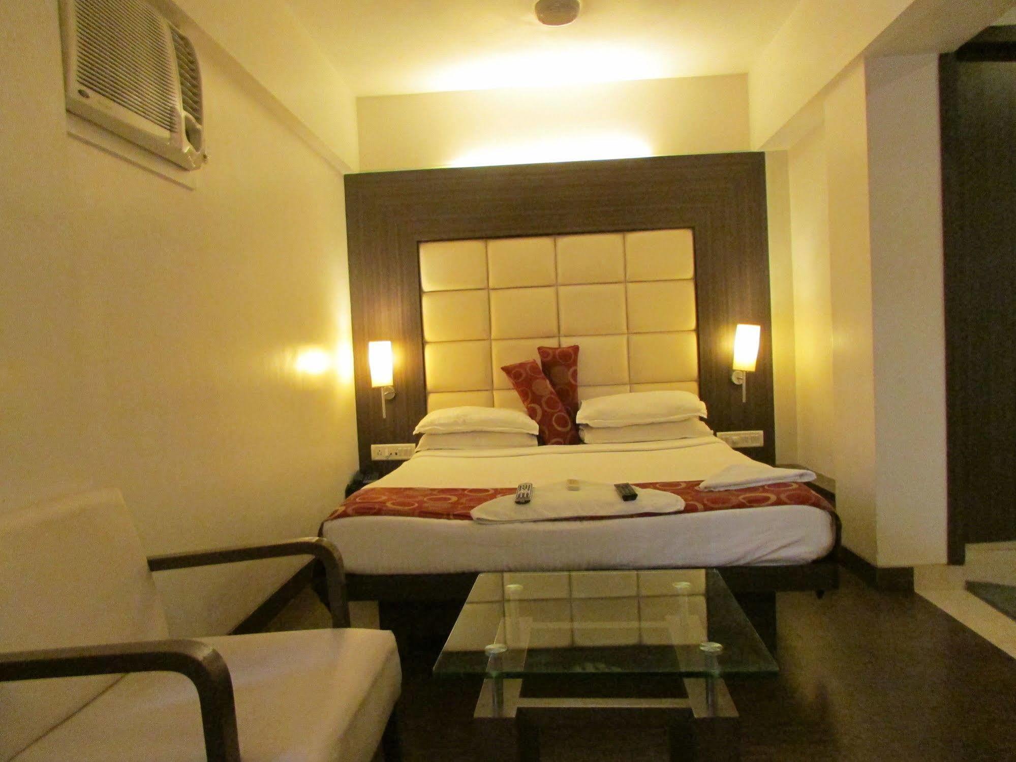 Hotel Mourya Residency Thane Eksteriør billede