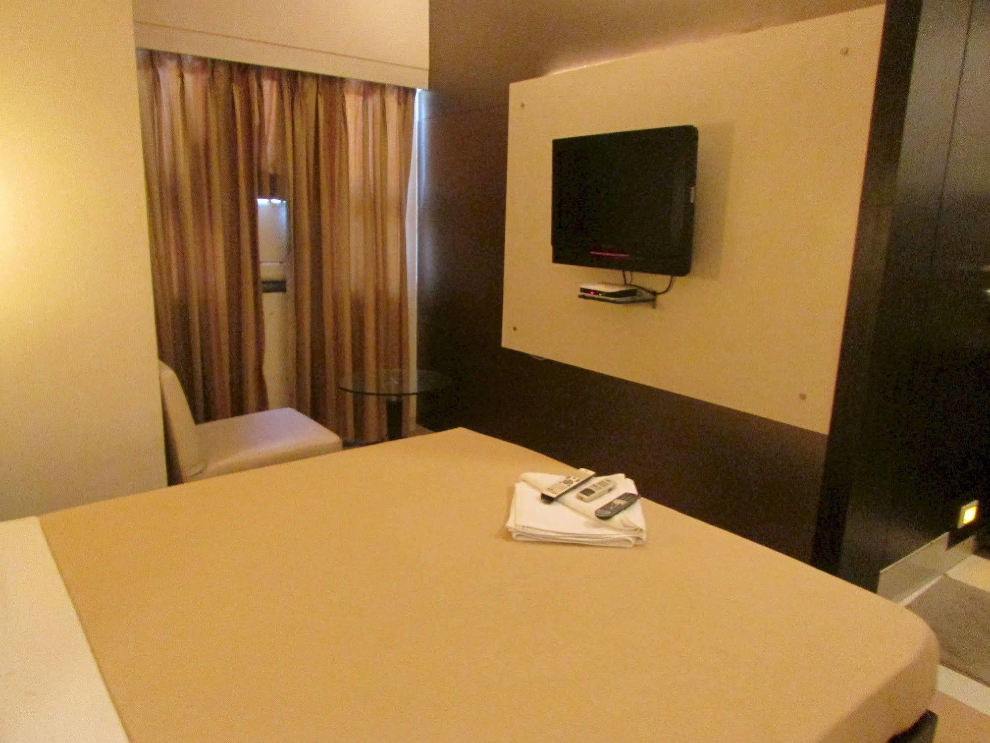 Hotel Mourya Residency Thane Eksteriør billede