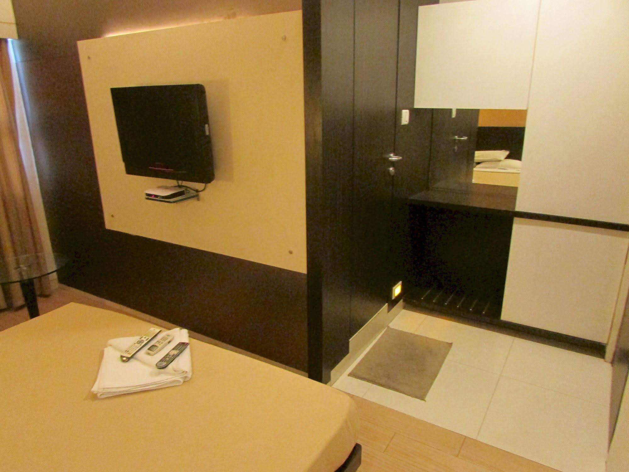 Hotel Mourya Residency Thane Eksteriør billede