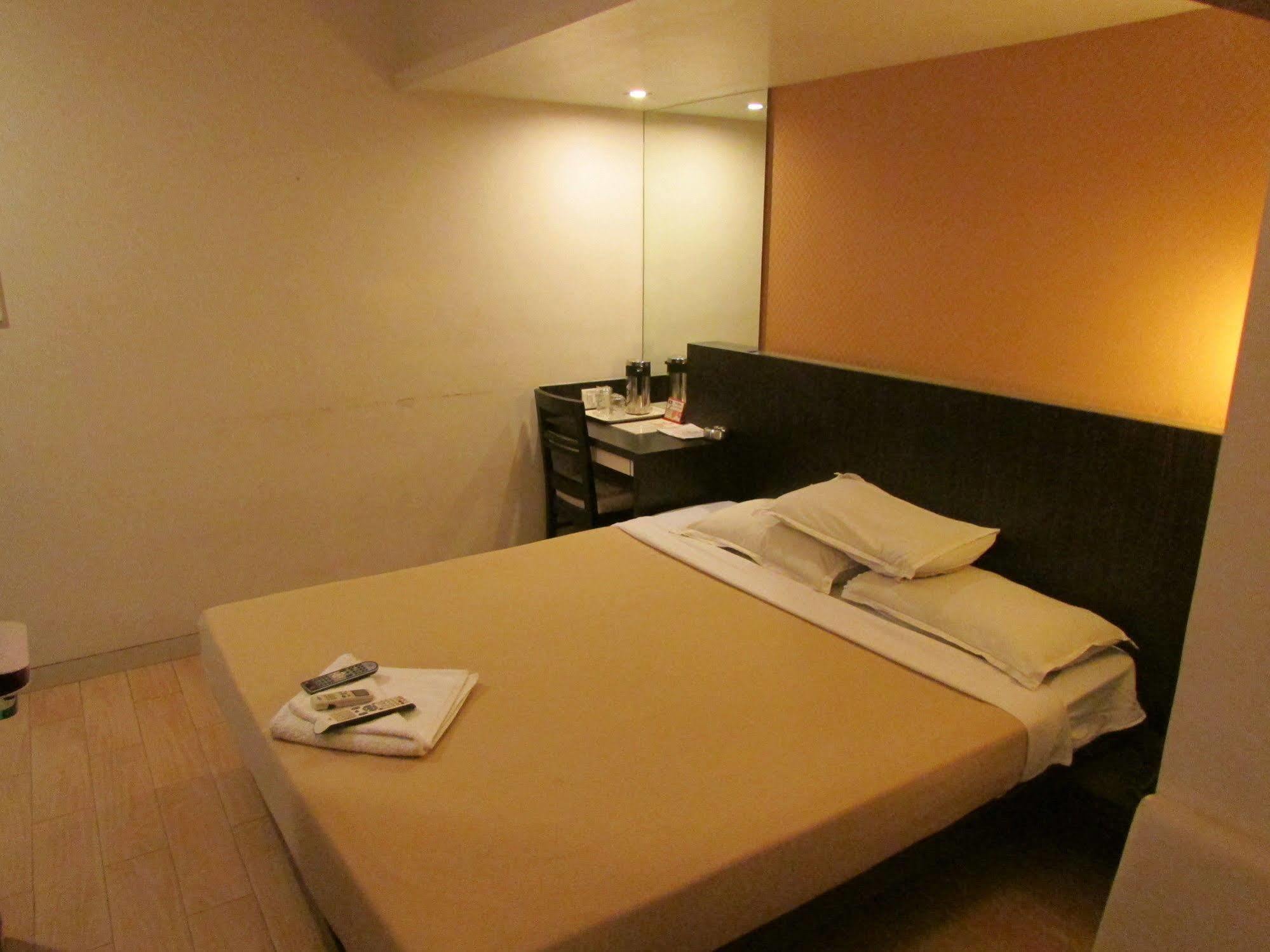 Hotel Mourya Residency Thane Eksteriør billede