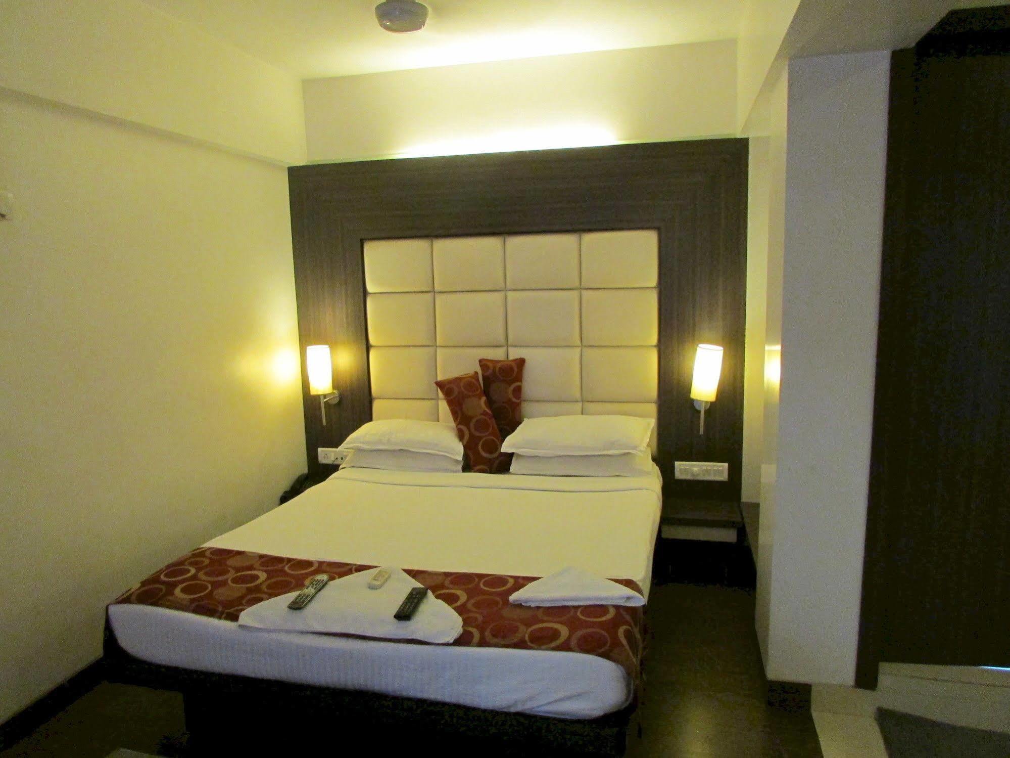 Hotel Mourya Residency Thane Eksteriør billede