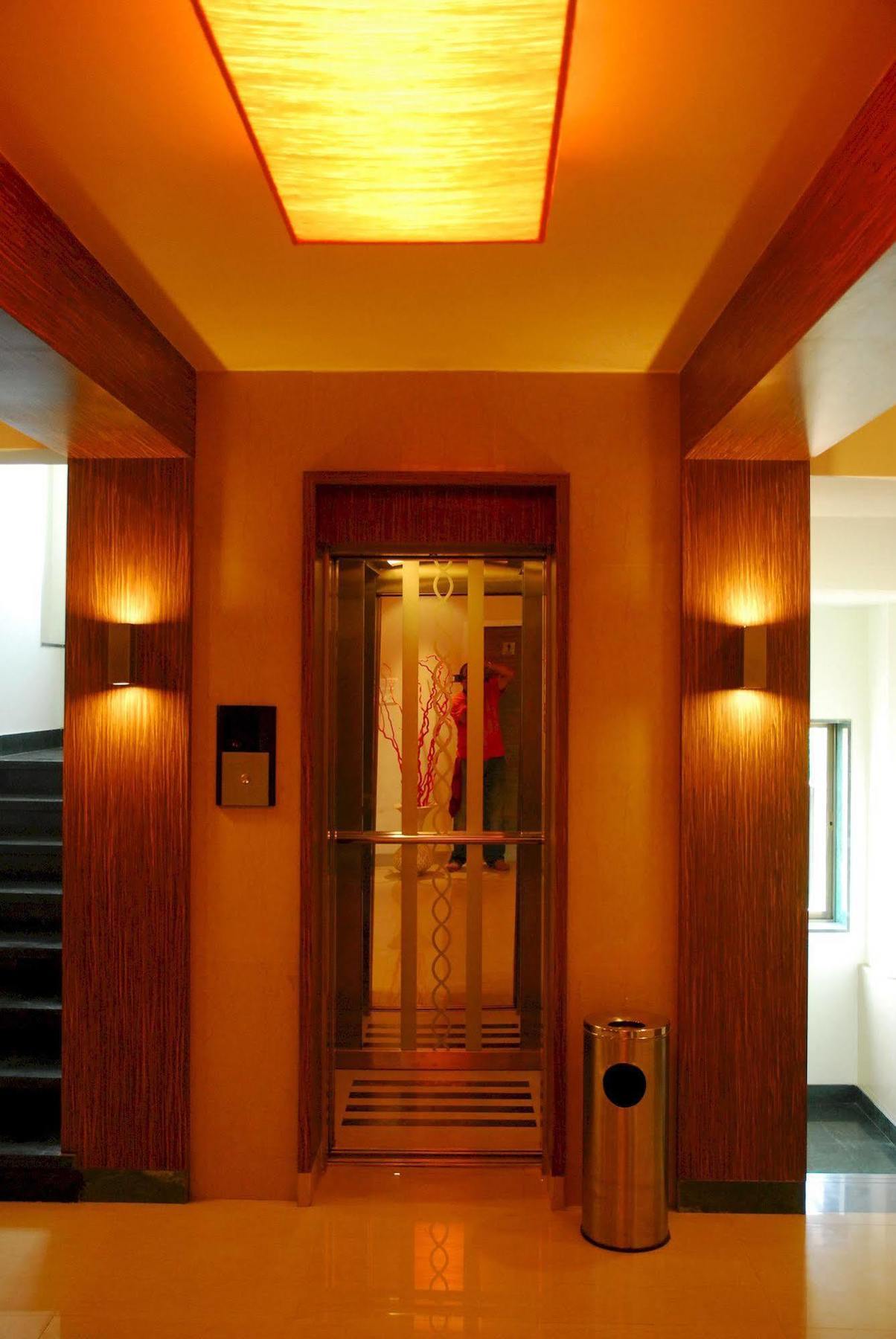 Hotel Mourya Residency Thane Eksteriør billede